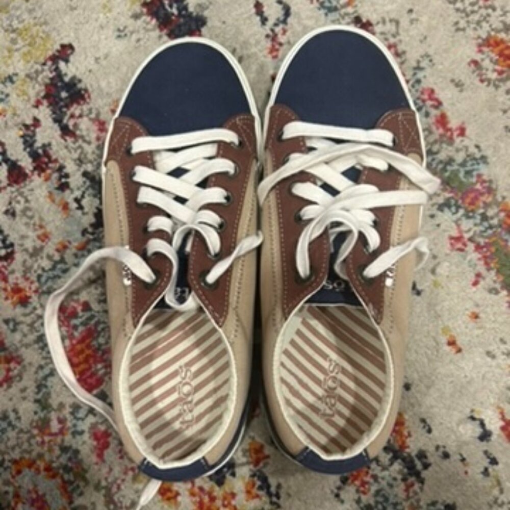 Taos Sneaker size 9.5
